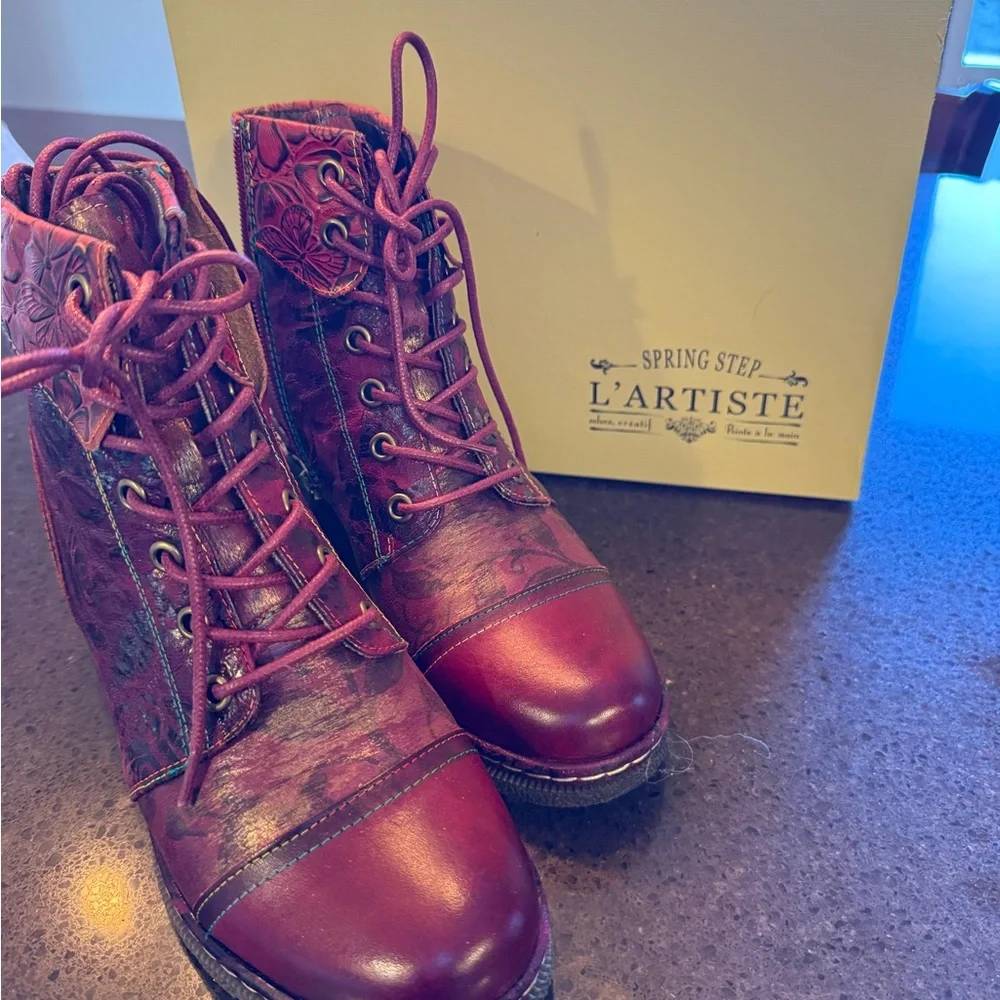 L'Artiste by Spring Step Women's Red Lace Up Boots New In Box extra laces - Picture 3 of 6